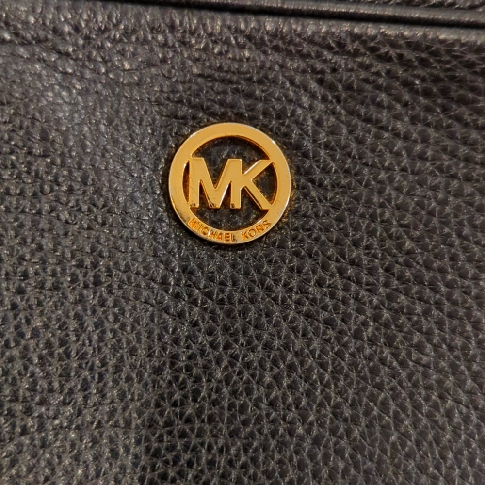 Michael kors crossbody - Picture 1 of 3
